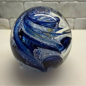 Dynasty Gallery Glass‎ paperweight blue white swirl sphere 4” Bubbles Hand Blown